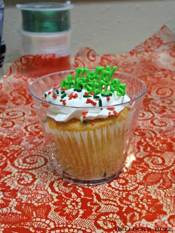 give bakery because christmas cupcakes in a cup 2