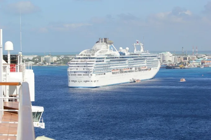 caribbean cruises ships leaving port