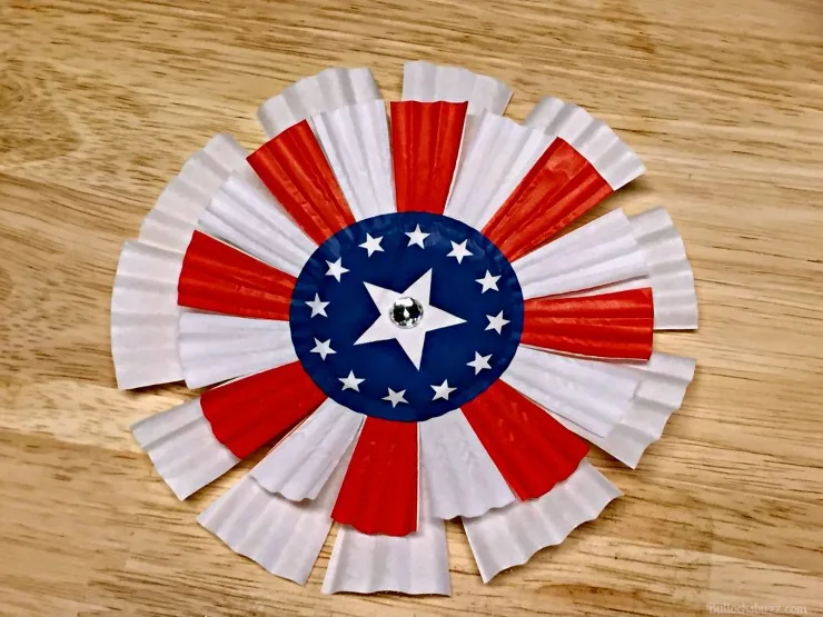memorial day or 4TH OF JULY CUPCAKE LINER WREATH add sequin to middle
