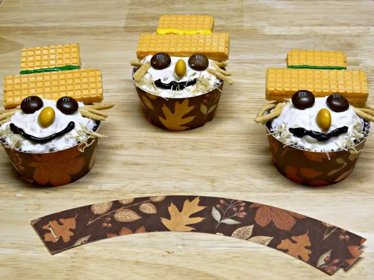 fall-carrot-cake-scarecrow-cupcakes-with-printable-cupcake-wrapper