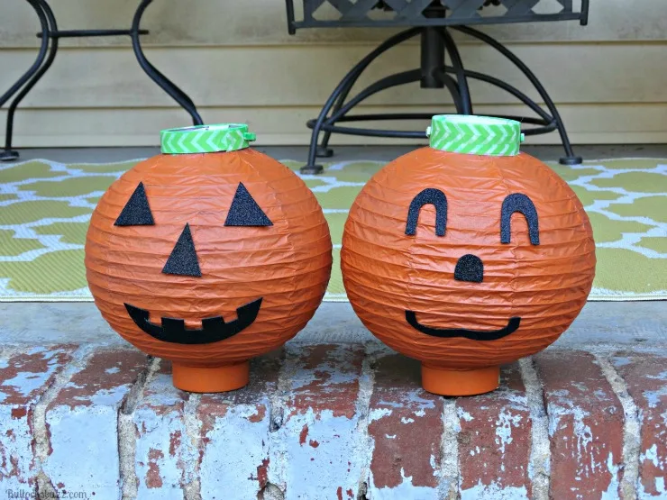 DIY Halloween Lanterns Pumpkin outside Energizer Eco Advanced finished