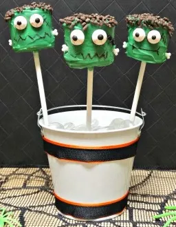 Last Minute Halloween Treats frankenstein marshmallow pops