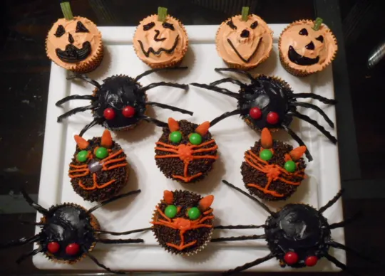 Last Minute Halloween Treats creepy cupcakes
