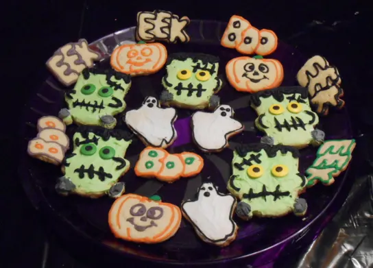 Last Minute Halloween Treats scary sugar cookies