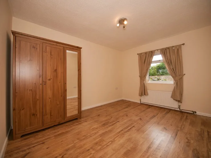 installing laminate flooring image 2