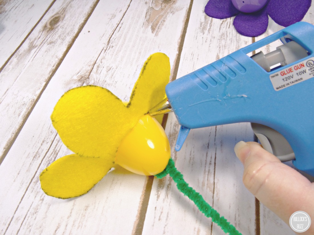 DIY Easter Basket for the gardener hot glue the felt to the egg