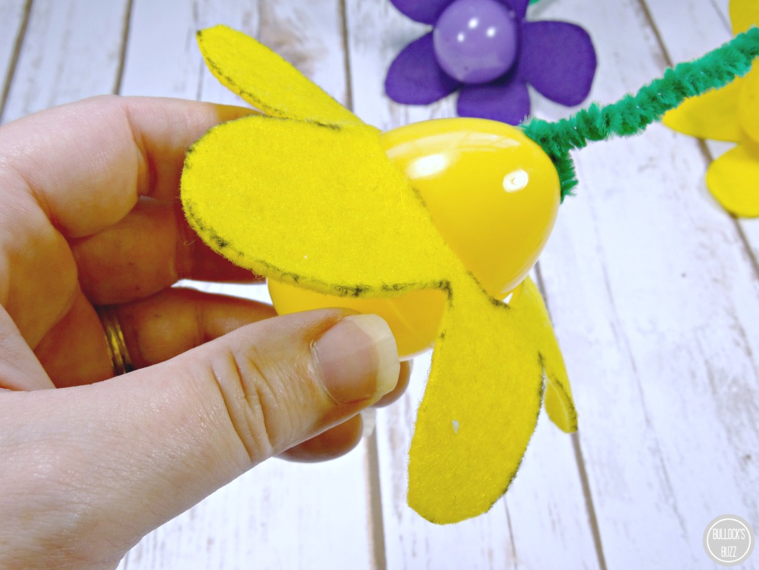 DIY Easter Basket for the gardener insert egg into the hole in the felt flower pattern