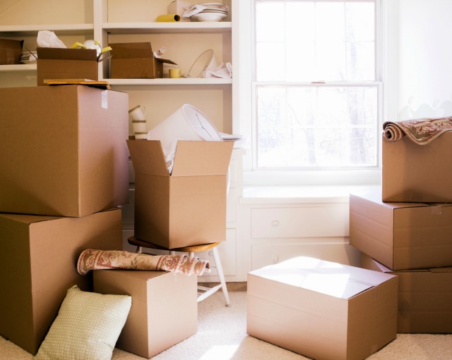 How To Cope With Leaving The Family Home After Divorce packing