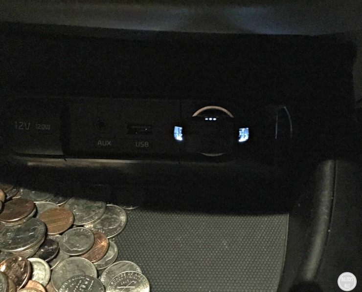 ZUS Smart Car Finder and Car Charger lights in dark