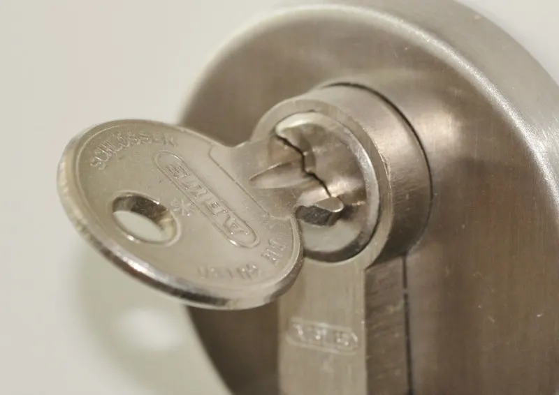 Biggest Security Threats Homeowners Always Overlook old locks
