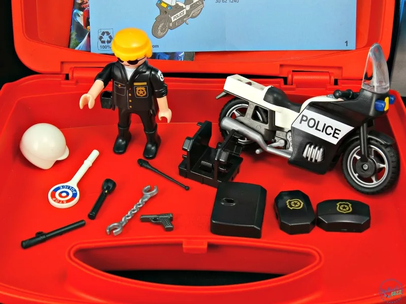 playmobil-carry-cases-police-included-pieces