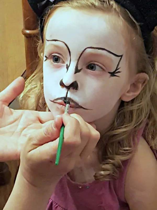kitty cat face painting tutorial-and-fill-in-lips