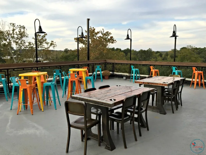 Hotel Indigo Tuscaloosa the lookout outdoor seating