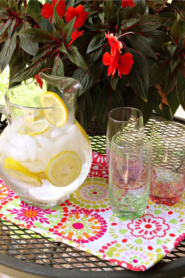 This bright and cheerful DIY Fabric Covered Tray is the perfect use for an old cookie tray. Simple and fun, it takes just minutes to make, and is great for serving drinks and snacks, as decor or even for serving breakfast in bed!