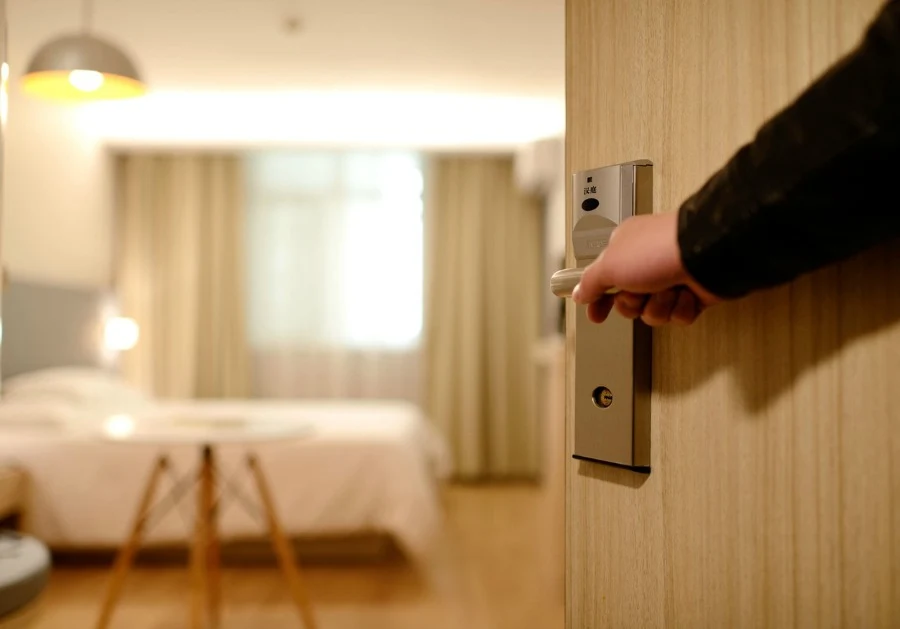 Keeping Your Family Safe While on Vacation lodging