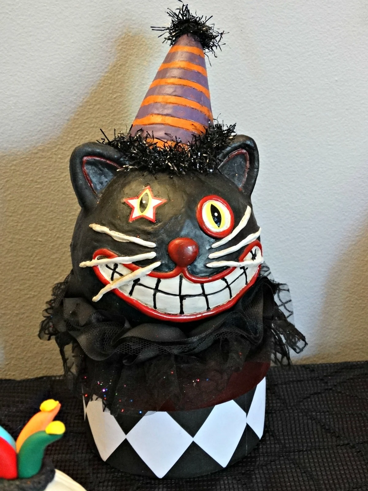 Haunted Harlequin grinning cat box