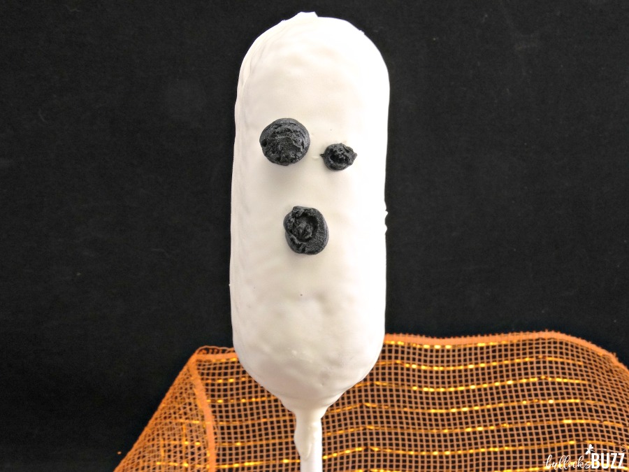 Halloween Ghost Treats with Twinkies close up image