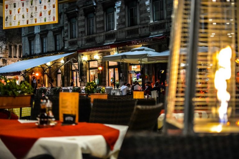 Are You a Moody Foodie? Try These Tips for Eating Out Overseas