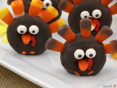 Mini Donut Turkeys - Easy Thanksgiving Turkey Treats - Bullock's Buzz