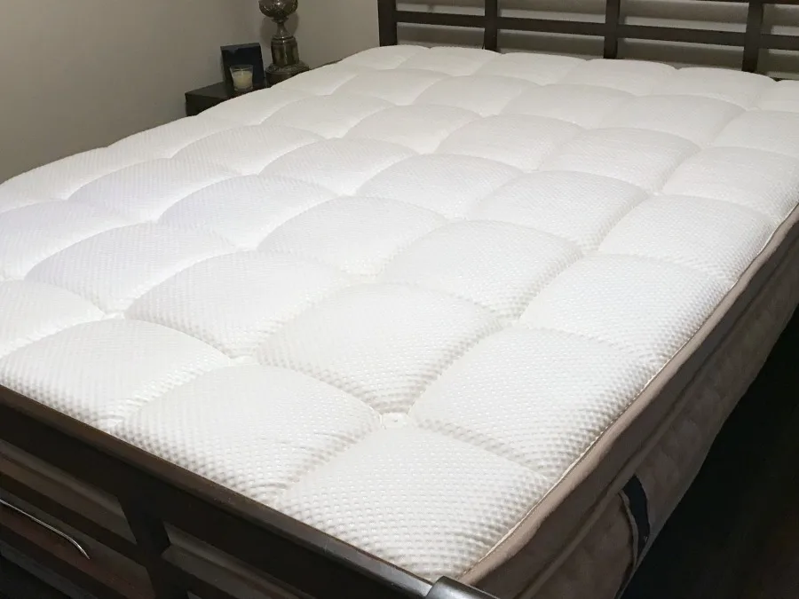 dreamcloud mattress fully expanded