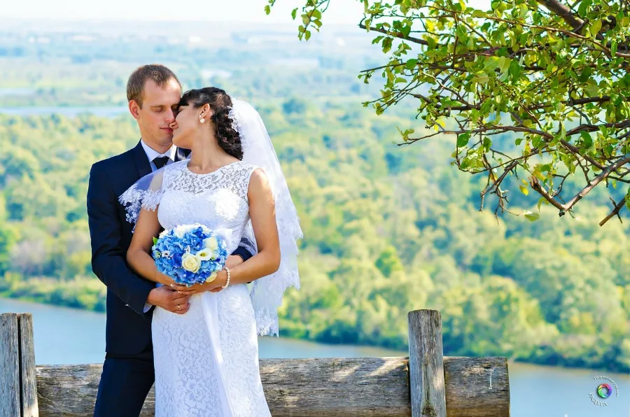 bride and groom in a summer wedding