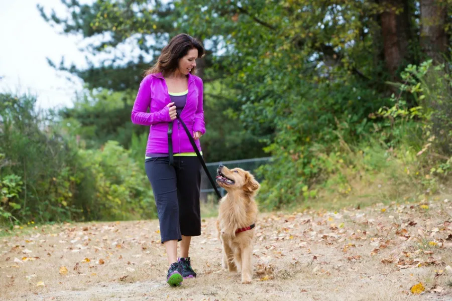 lady walking the dog to reduce menopause symptoms