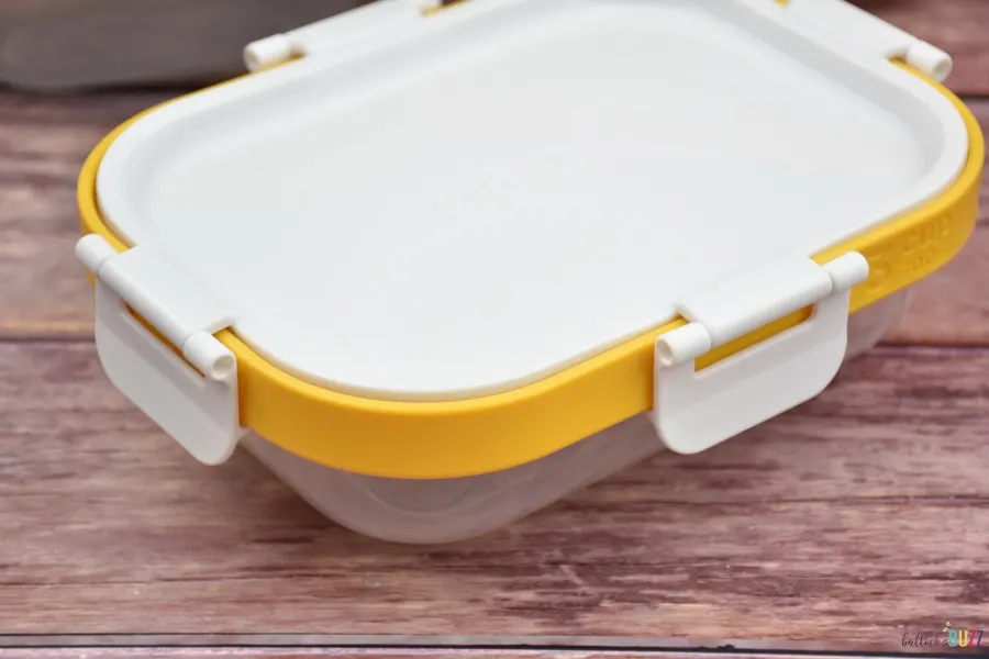 the lids latch securely closed and are leak-proof