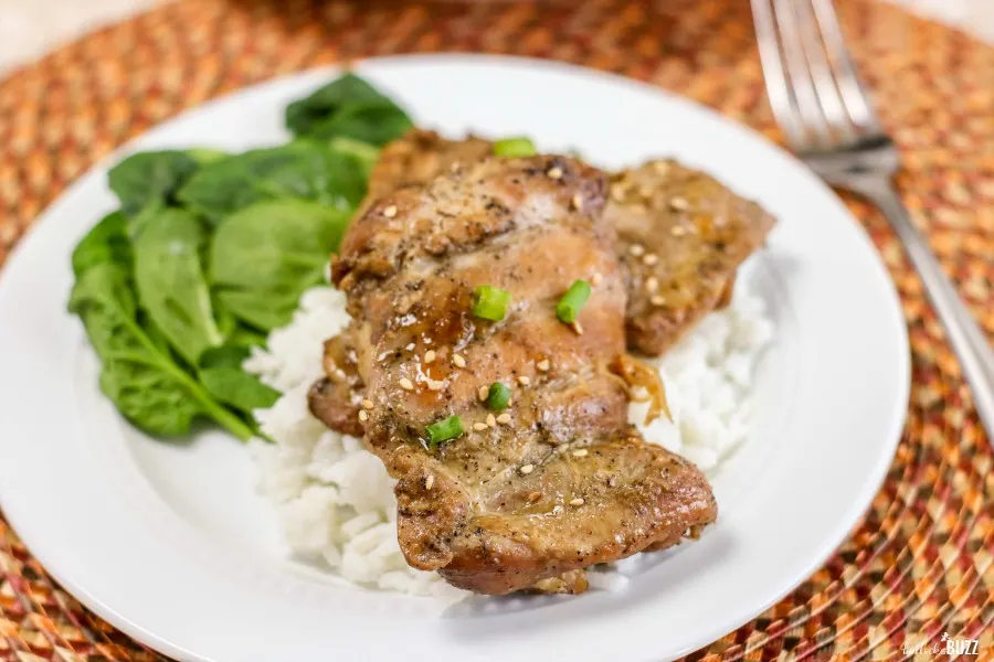 sesame chicken with rice and spinach