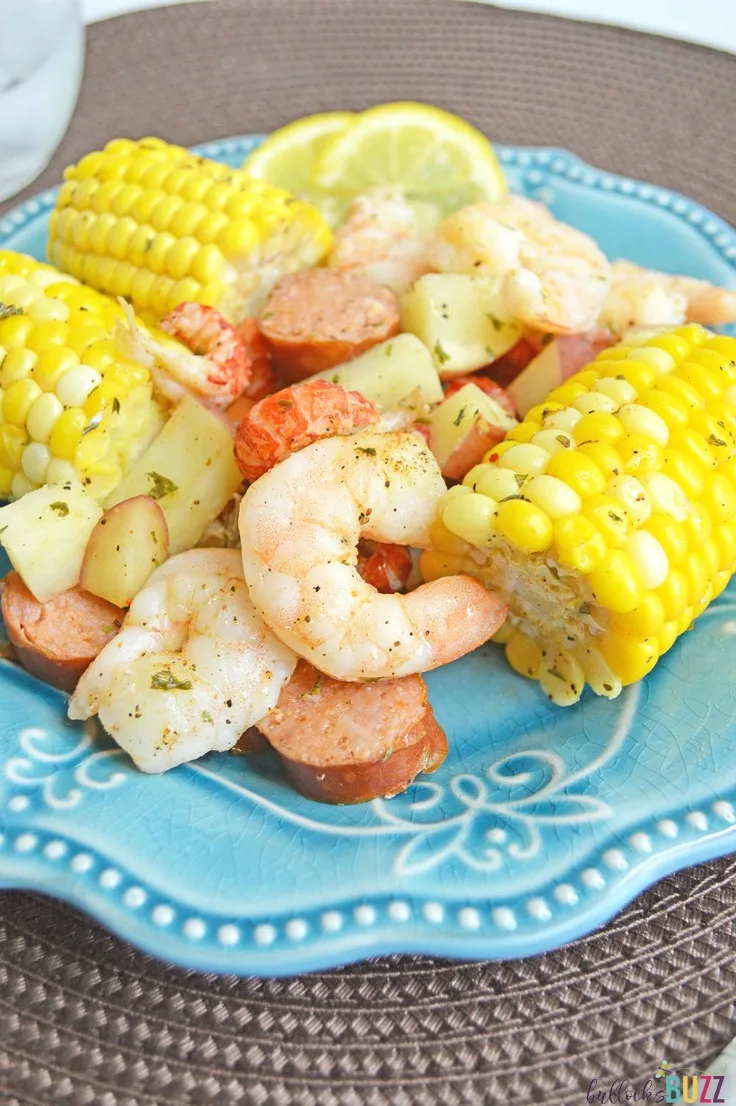 Filled with shrimp, crawfish, sausage, corn, and potatoes, these easy Cajun Seafood Boil Foil Packets are full of flavor with just the right amount of heat.
