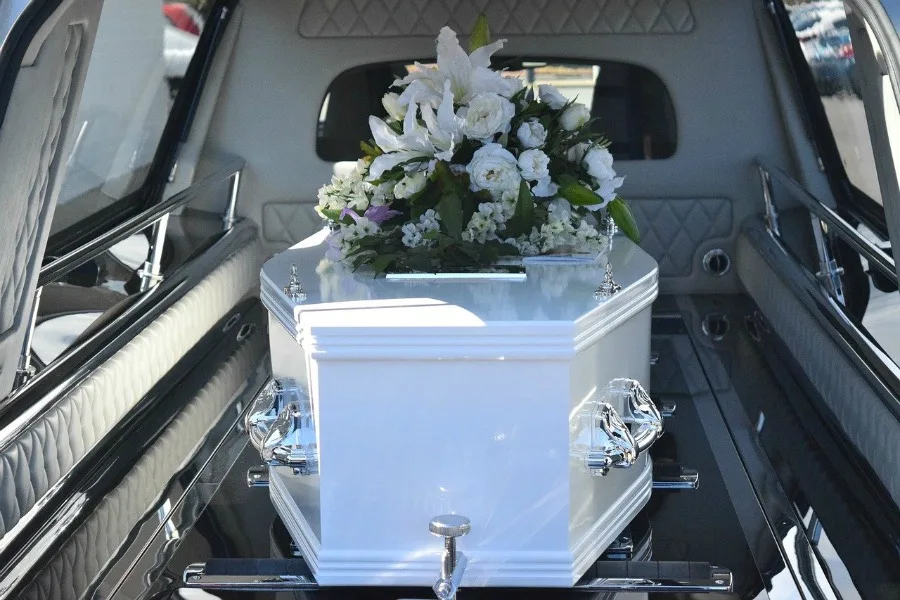 What To Do When A Family Member Dies like plan the funeral