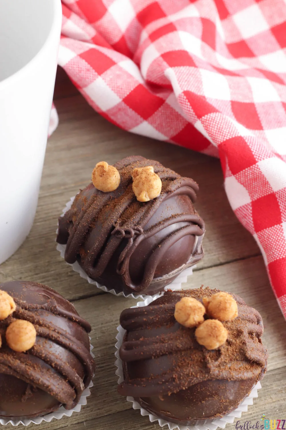 These Caramel Mocha Coffee Bombs are extra special because not only do are they rich and delicious tasting, they look amazing too! #coffeebomb #espressobomb #recipes #caramelmocha #coffee
