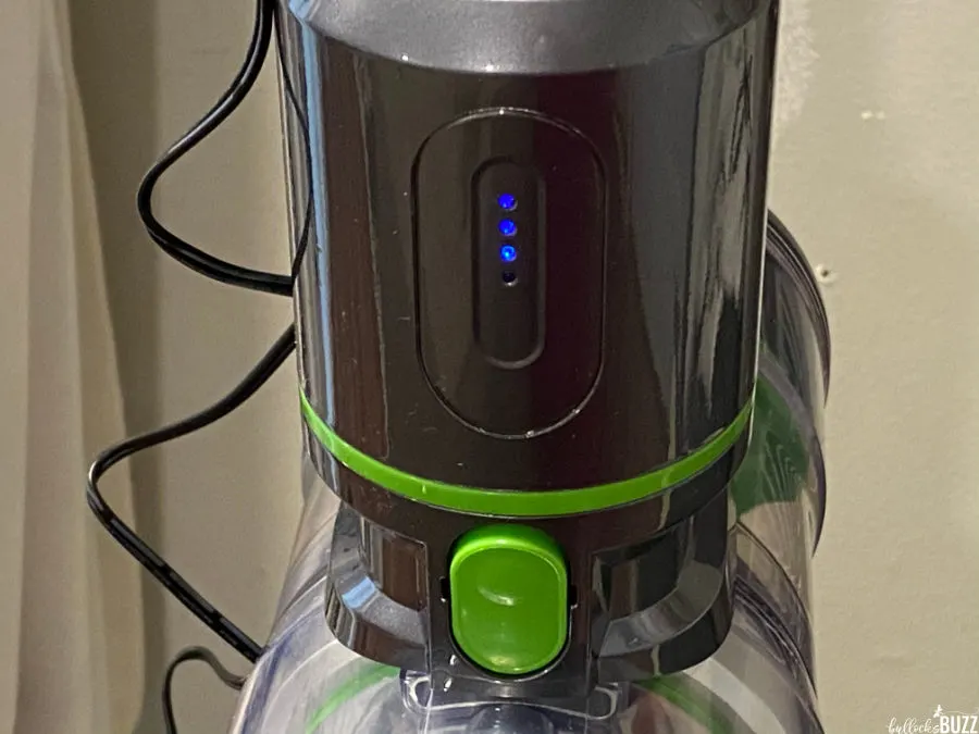 battery level indicator lights on the Toppin cordless vacuum 