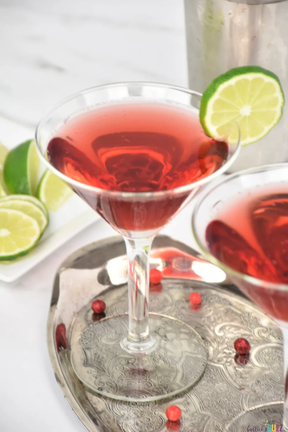 With a flavor profile that is bold and sweet, but also tart and sassy at the same time, the Scarkett O'Hara cocktail is deliciously refreshing!  #cocktails #recipes 