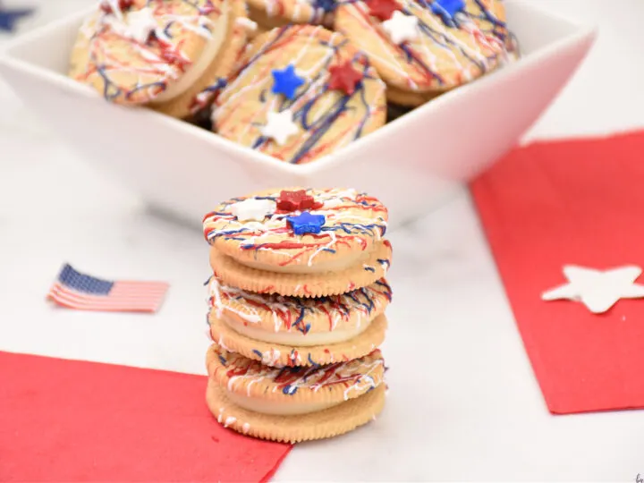 easy Patritoic Oreos for fourth of july with bowl in background