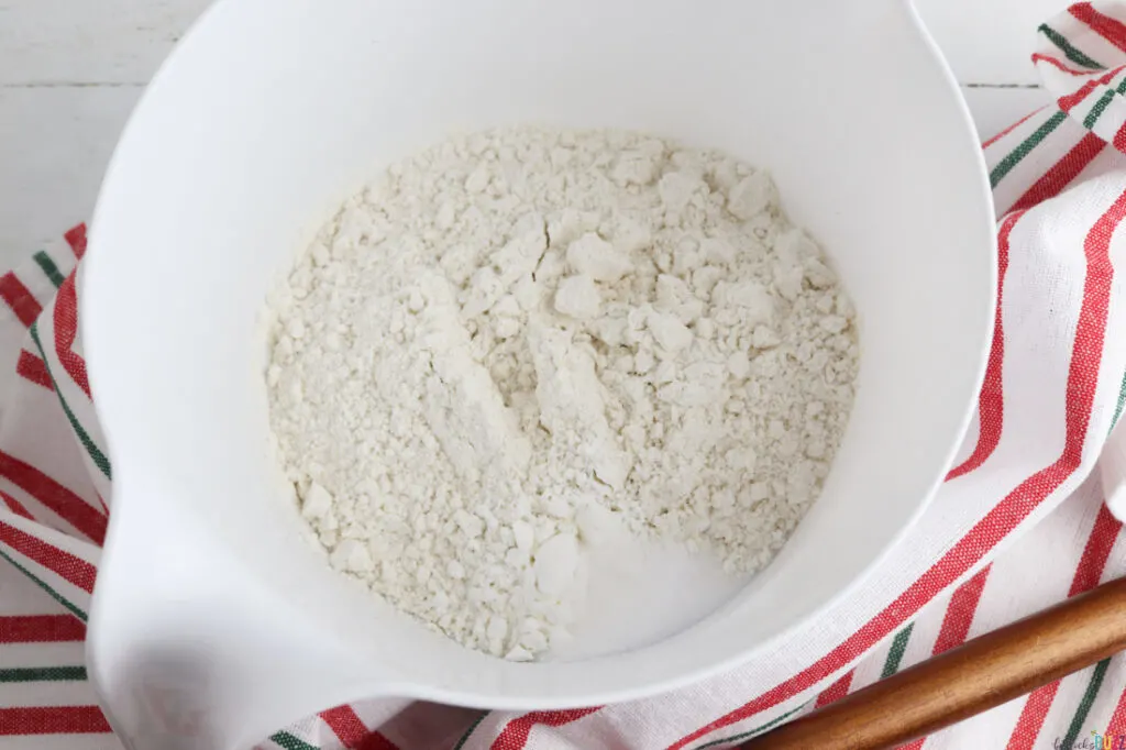 combine dry ingredients in bowl