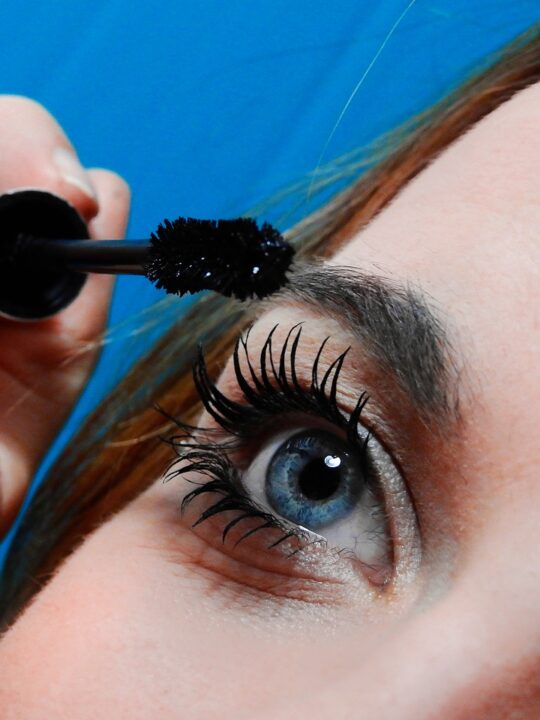 how to apply mascara correctly like this woman is