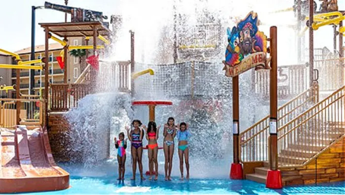 kids playing in waterpark at cheap Disney are hotel westgate resort