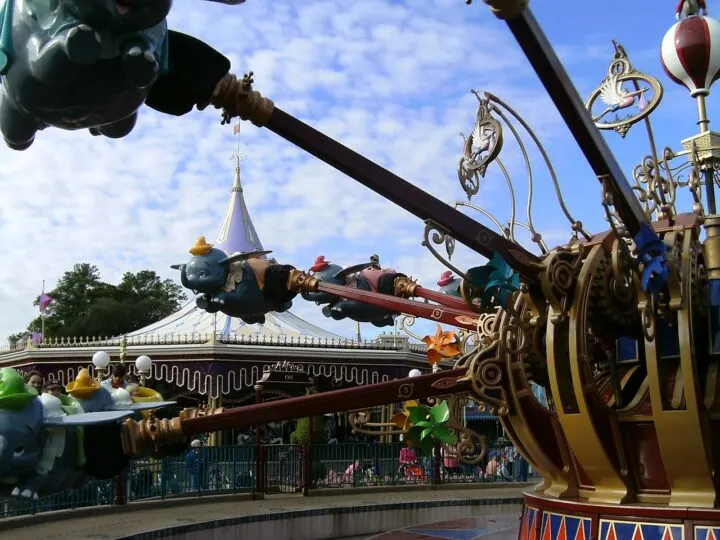 many cheap Disney area hotels are close to the rides including this Dumbo ride