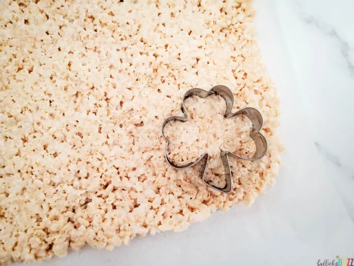 one way to cut shamrock krispies treats out using a cookie cutter