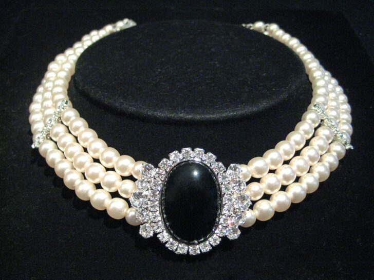 this stunning pearl, onyx and diamond necklace is a great example of unique jewlery