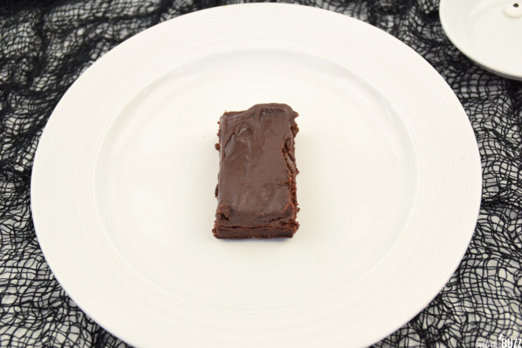 cut brownies into small rectangles