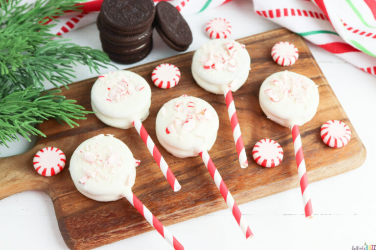 Peppermint Chocolate Covered Oreo Pops - White Chocolate Dipped Oreos ...