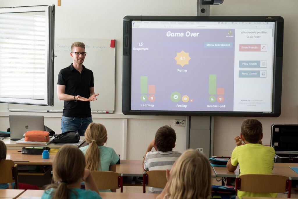teacher teaching kids using media