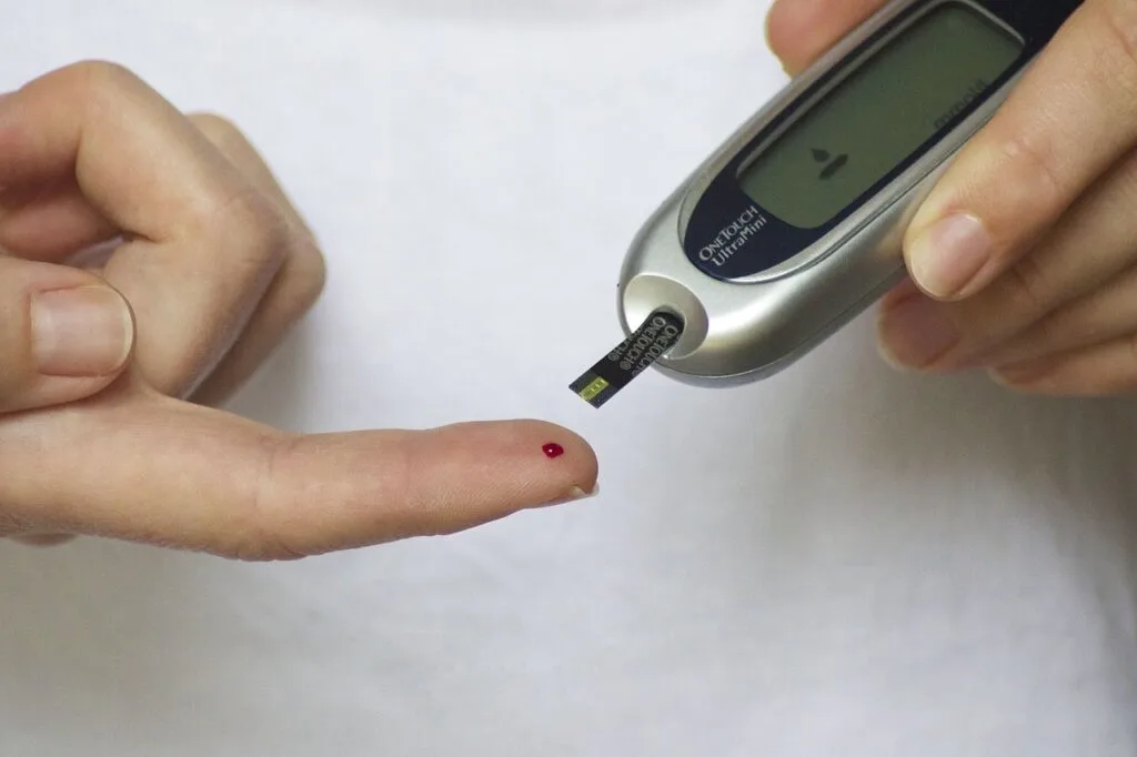 testing blood sugar is an important part of a healthy bedtime routine for diabetics