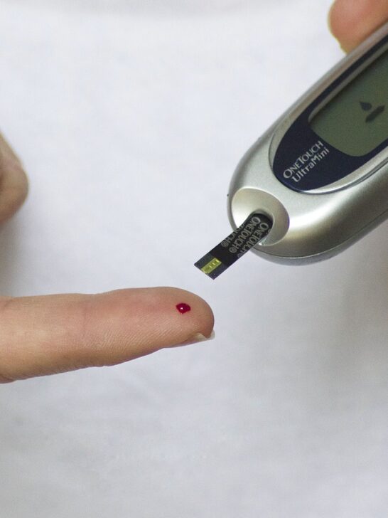 testing blood sugar is an important part of a healthy bedtime routine for diabetics