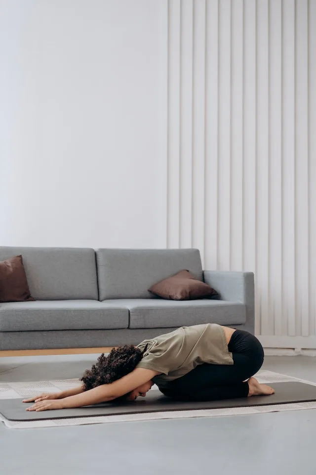 excerise like this woman doing yoga is a great part of a healthy bedtome routine for diabetics