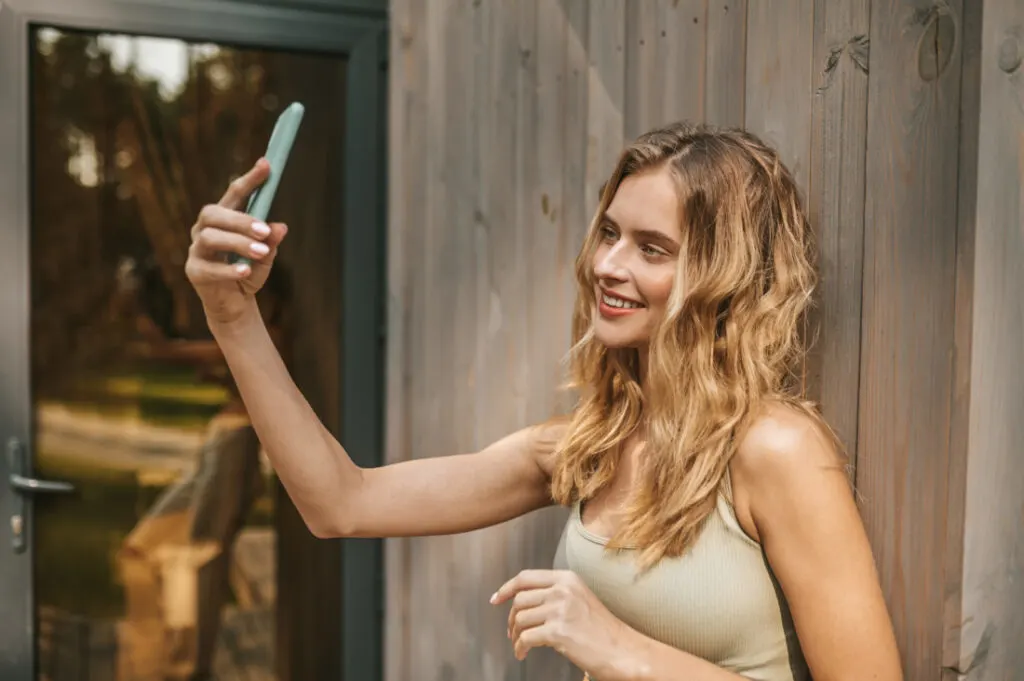 pretty woman trying to take the perfect selfie