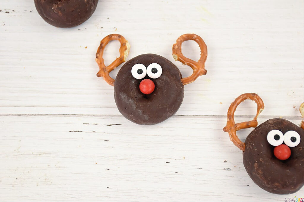 Now place a red candy in the donut hole for the reindeer's nose