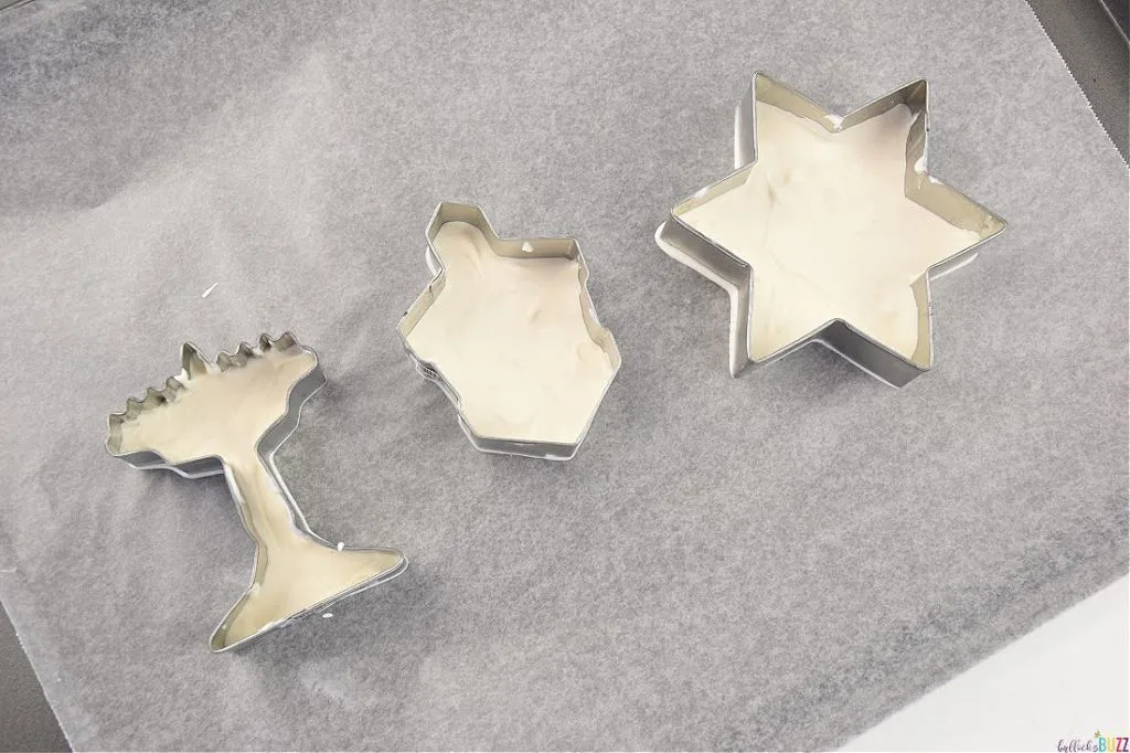 Allow white chocolate to set in cookie cutters