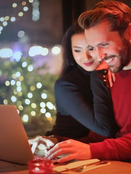 A man and woman on the computer trying to reach the target audience for their business